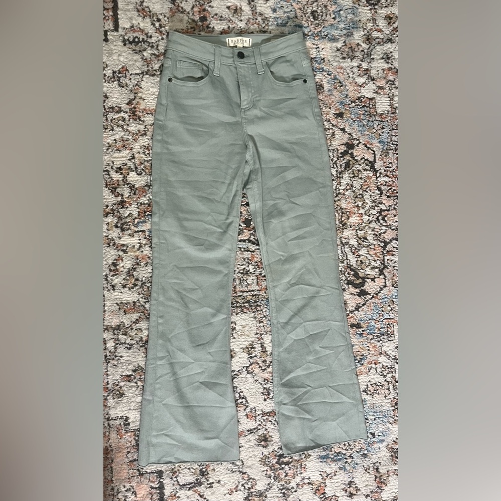 Harper Heritage, from Francesca’s, size: 24, pastel green, high waist kick crop